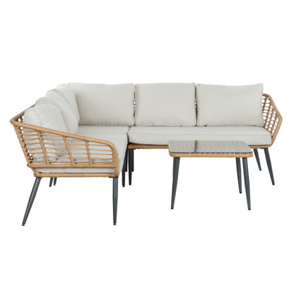 Este elegante conjunto de sofá modular de 4 piezas combina a la perfección la calidez del ratán sintético con la durabilidad del metal, creando un espacio de relax perfecto para tu terraza o jardín. Su diseño contemporáneo y acogedor, con cojines en color beige, invita a disfrutar de momentos al aire libre con familiares y amigos. La estructura de metal garantiza resistencia y estabilidad, mientras que el ratán sintético aporta un toque natural y sofisticado. El conjunto incluye un sofá esquinero, dos sillo