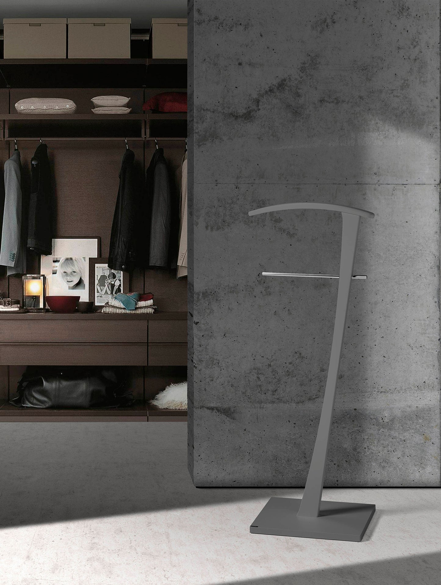 galán de noche, madera de haya, metal cromado, diseño elegante, organizador de ropa, dormitorio, maussa, funcional, moderno