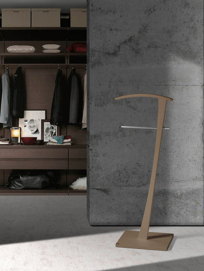 galán de noche, madera de haya, metal cromado, diseño elegante, organizador de ropa, dormitorio, maussa, funcional, moderno