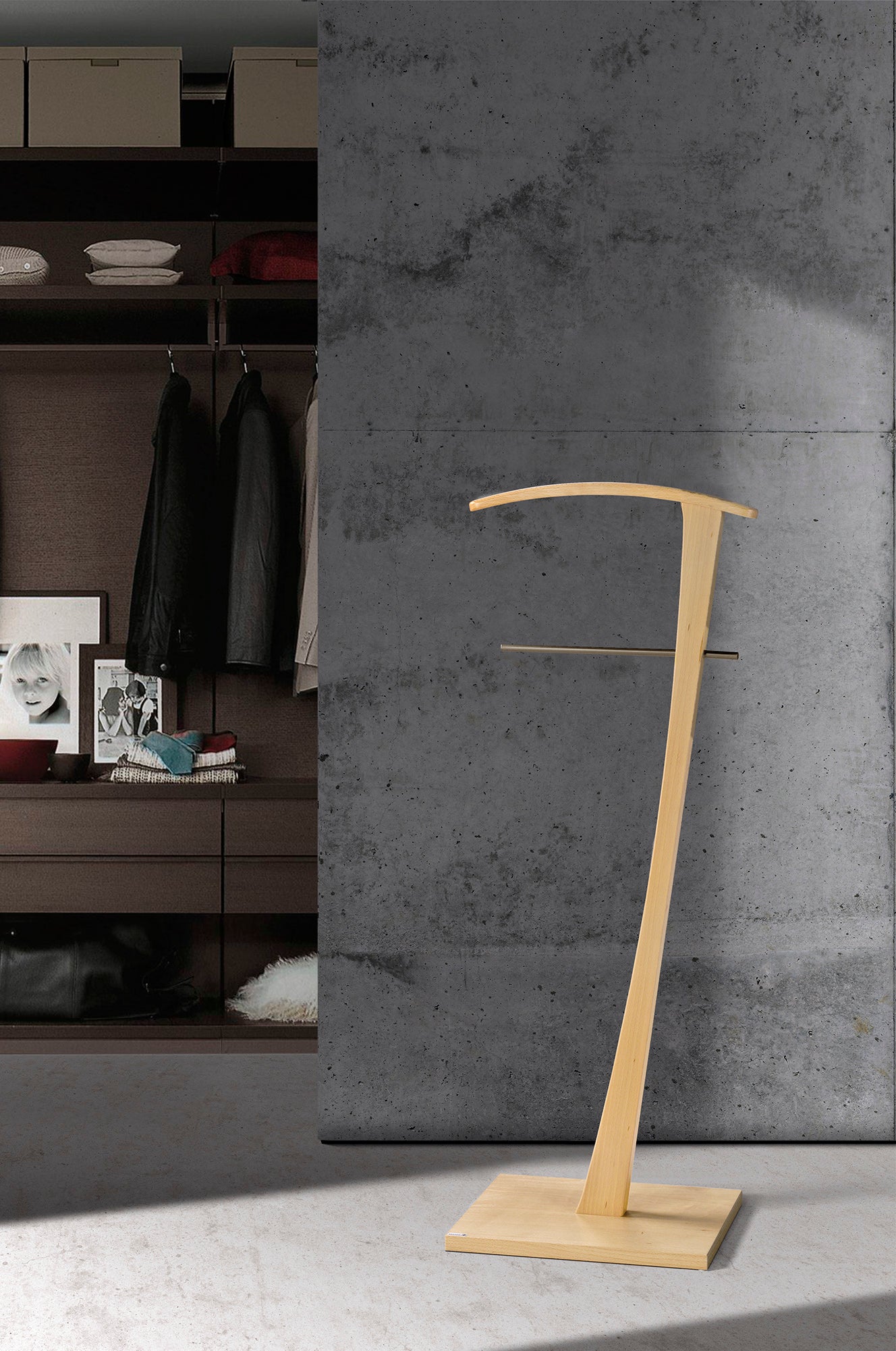 galán de noche, madera de haya, metal cromado, diseño elegante, organizador de ropa, dormitorio, maussa, funcional, moderno