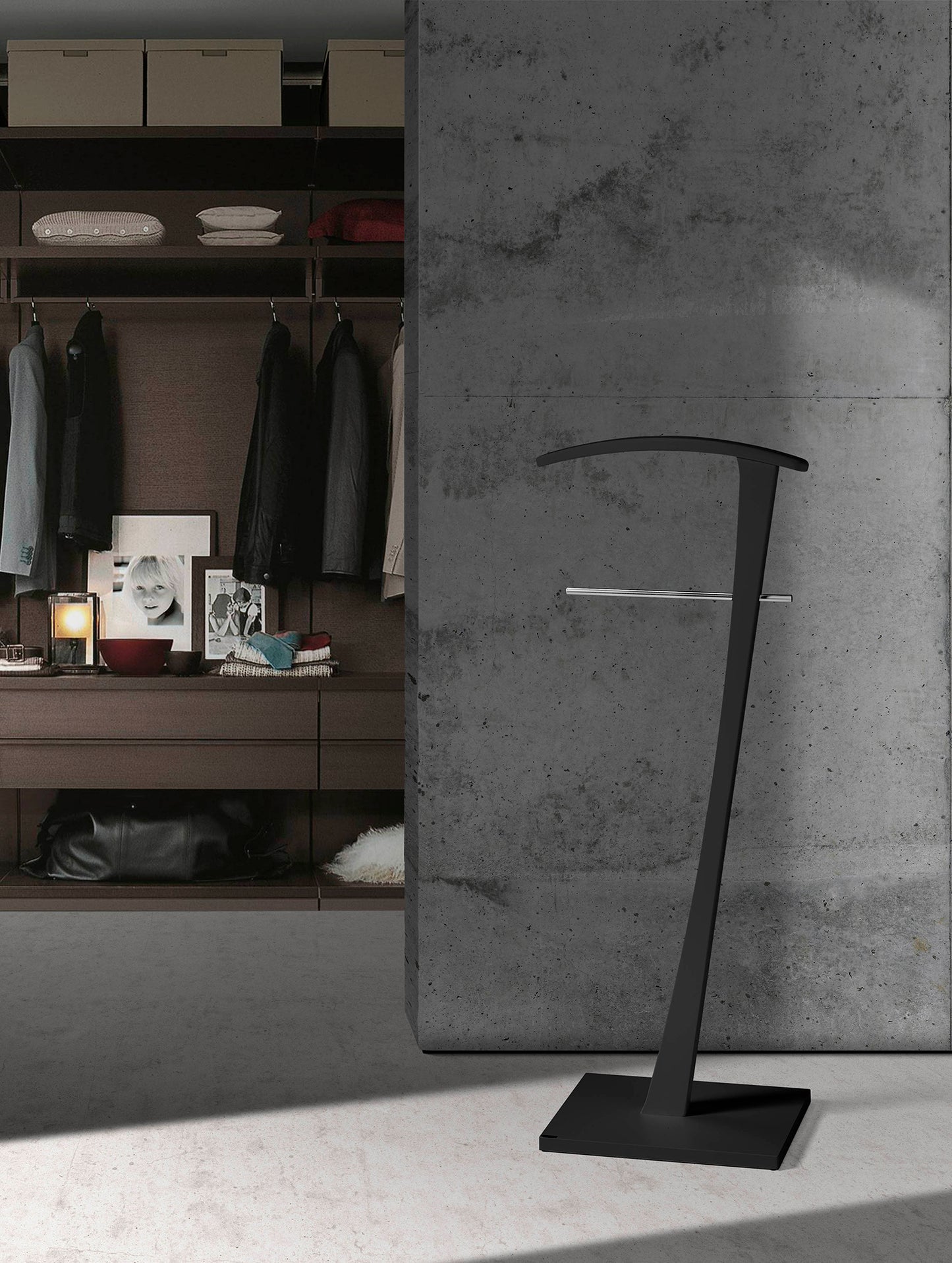 galán de noche, madera de haya, metal cromado, diseño elegante, organizador de ropa, dormitorio, maussa, funcional, moderno