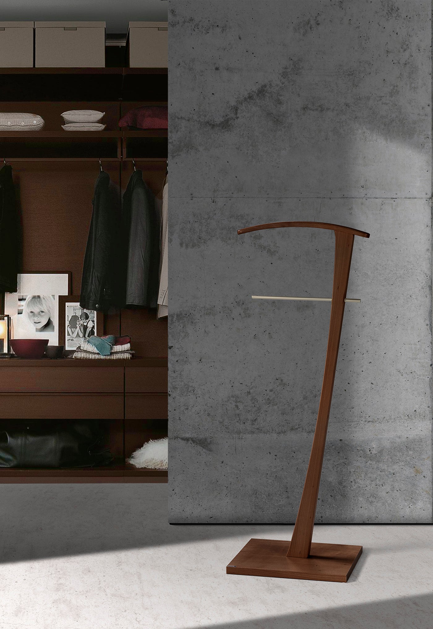 galán de noche, madera de haya, metal cromado, diseño elegante, organizador de ropa, dormitorio, maussa, funcional, moderno