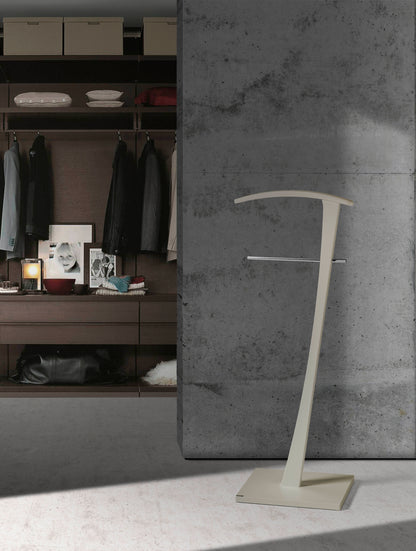 galán de noche, madera de haya, metal cromado, diseño elegante, organizador de ropa, dormitorio, maussa, funcional, moderno