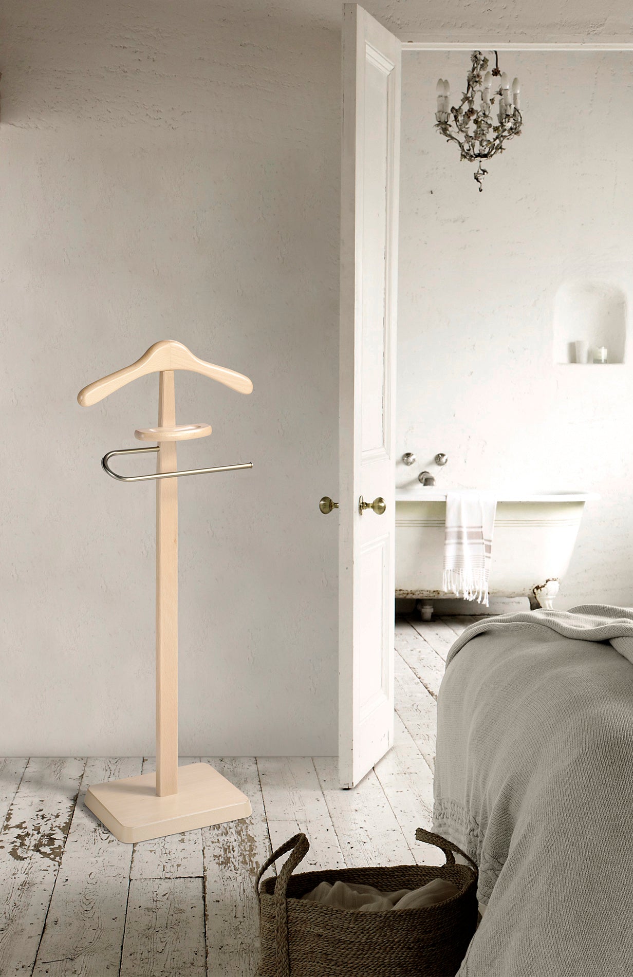 galán de noche, madera de haya, metal cromado, diseño nórdico, organizador de ropa, dormitorio, maussa, minimalista, funcional