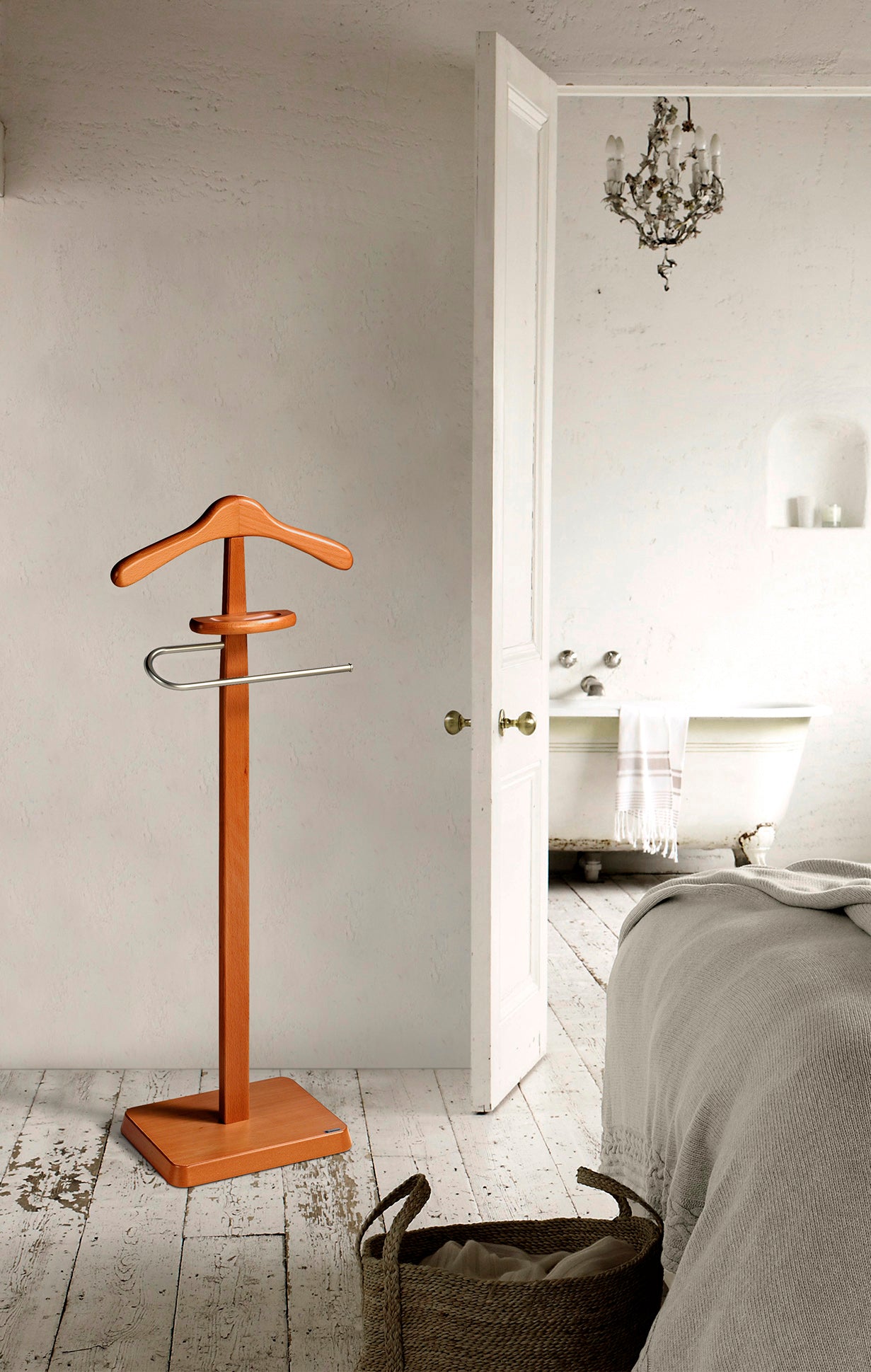 galán de noche, madera de haya, metal cromado, diseño nórdico, organizador de ropa, dormitorio, maussa, minimalista, funcional