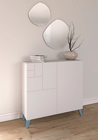 Mueble auxiliar blanco melamina con patas color azul  de madera y espejo en pared