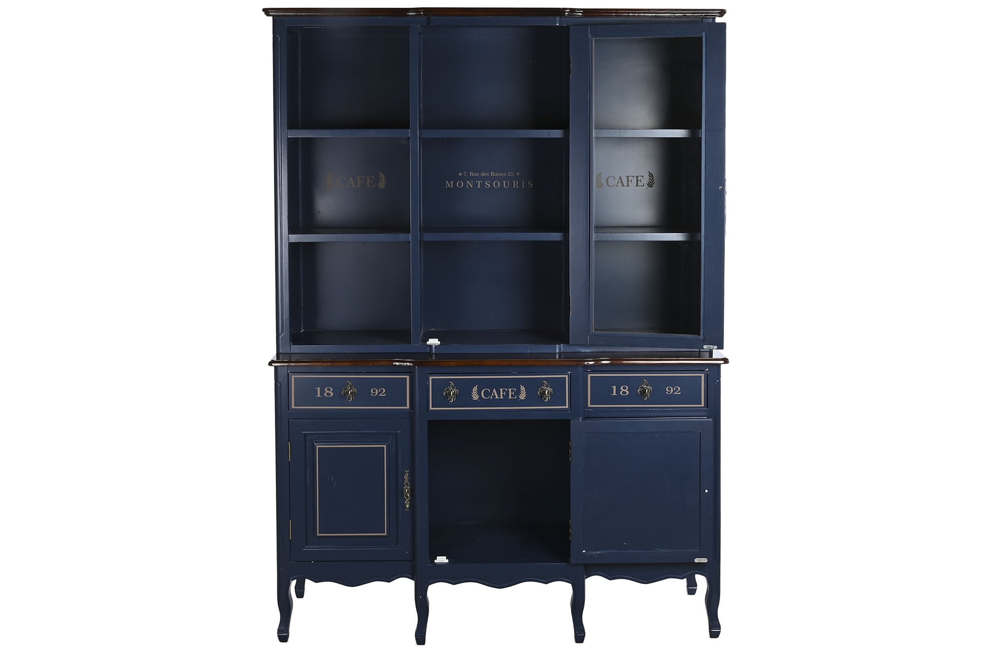 Esta vitrina de estilo vintage combina la elegancia de la madera de paulownia con la transparencia del cristal, creando un mueble de almacenaje y exhibición perfecto para cualquier hogar. Su diseño clásico, con detalles decorativos y un acabado en azul marino intenso, aporta un toque de sofisticación y personalidad a tu espacio. La parte superior cuenta con tres estantes de cristal para lucir tus objetos más preciados, mientras que la parte inferior ofrece tres puertas y tres cajones para un almacenamiento 