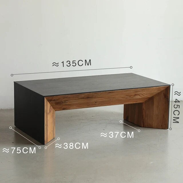 Esta mesa de centro de madera reciclada de pino es una pieza única que combina a la perfección la calidez de la madera natural con un diseño contemporáneo de líneas limpias y estructura robusta. Su acabado marrón oscuro resalta la belleza de la madera reciclada, mostrando sus vetas y texturas únicas. Con unas dimensiones de 135x75x45 cm, ofrece un amplio espacio para colocar libros, revistas, bandejas o simplemente disfrutar de una taza de café. Ideal para salones, salas de estar o cualquier espacio que nec