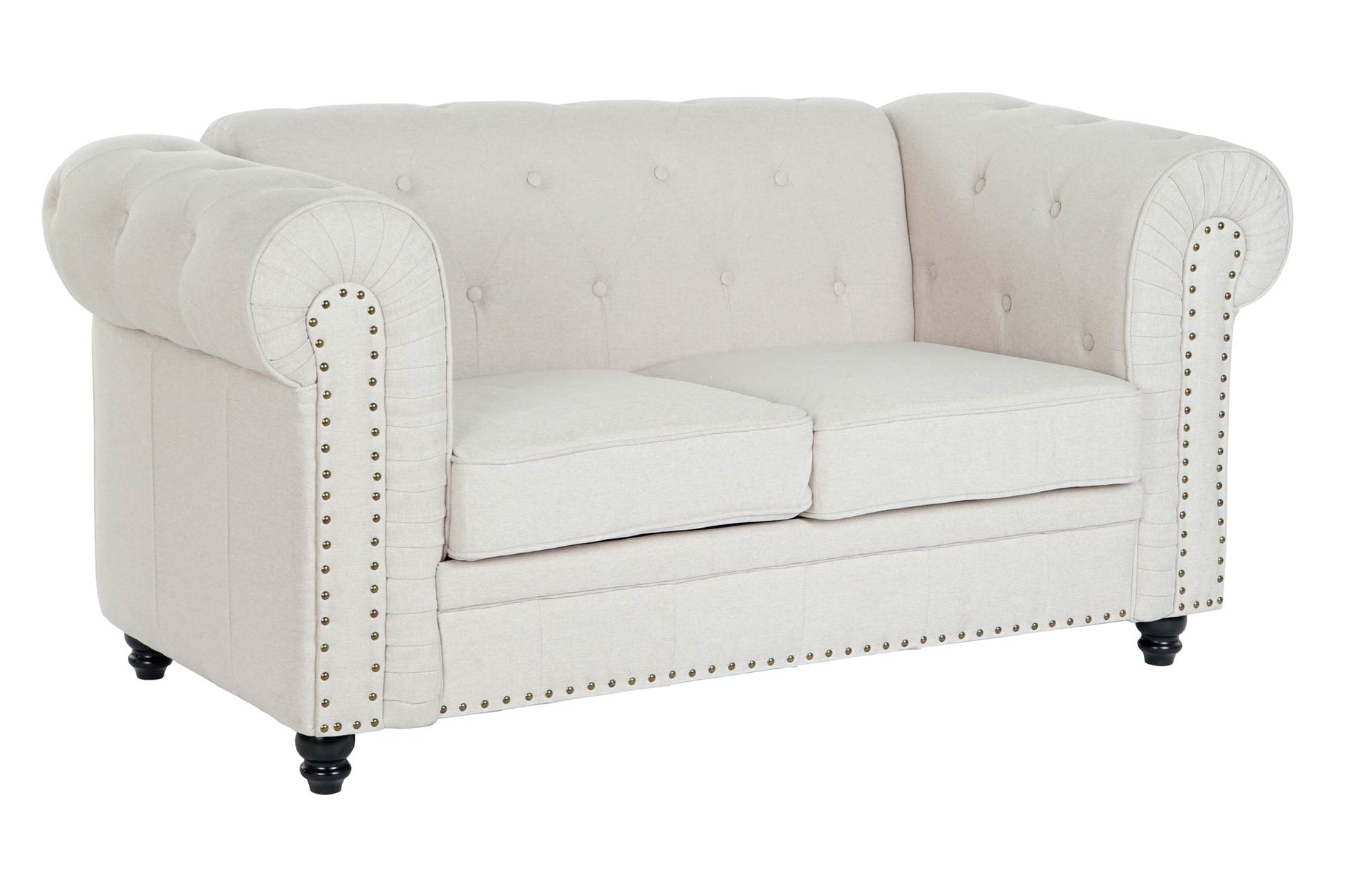 Este sofá Chesterfield de dos plazas aporta un toque de distinción y sofisticación a cualquier espacio. Tapizado en poliéster de color crema con un elegante diseño capitoné y detalles de tachuelas, este sofá combina a la perfección el estilo clásico con la comodidad moderna. Su estructura de madera garantiza durabilidad y resistencia, mientras que sus dimensiones compactas (162x84x77 cm) lo hacen ideal para espacios más reducidos sin sacrificar el estilo.